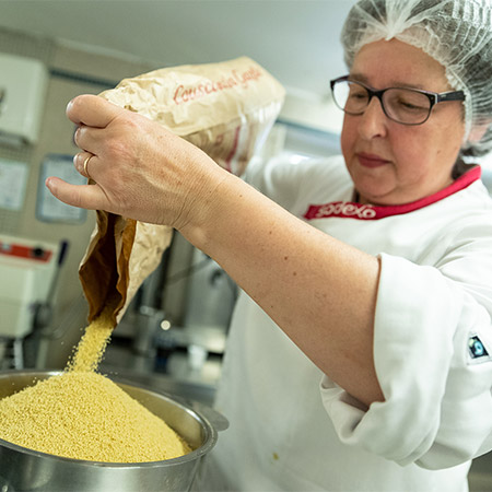 Préparateur des repas de la Clinique